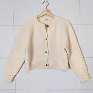 Simple Retro 100% wool cropped crew neck cardigan